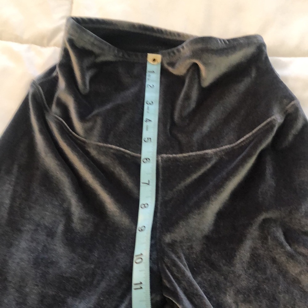 Yummie velour grey yoga pant leggings that are super soft - Picture 4 of 7